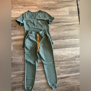 Figs Women’s Moss Scrub Set